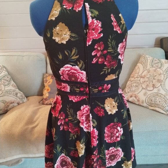 Juniors flowered dress, size 7 - Picture 2 of 3